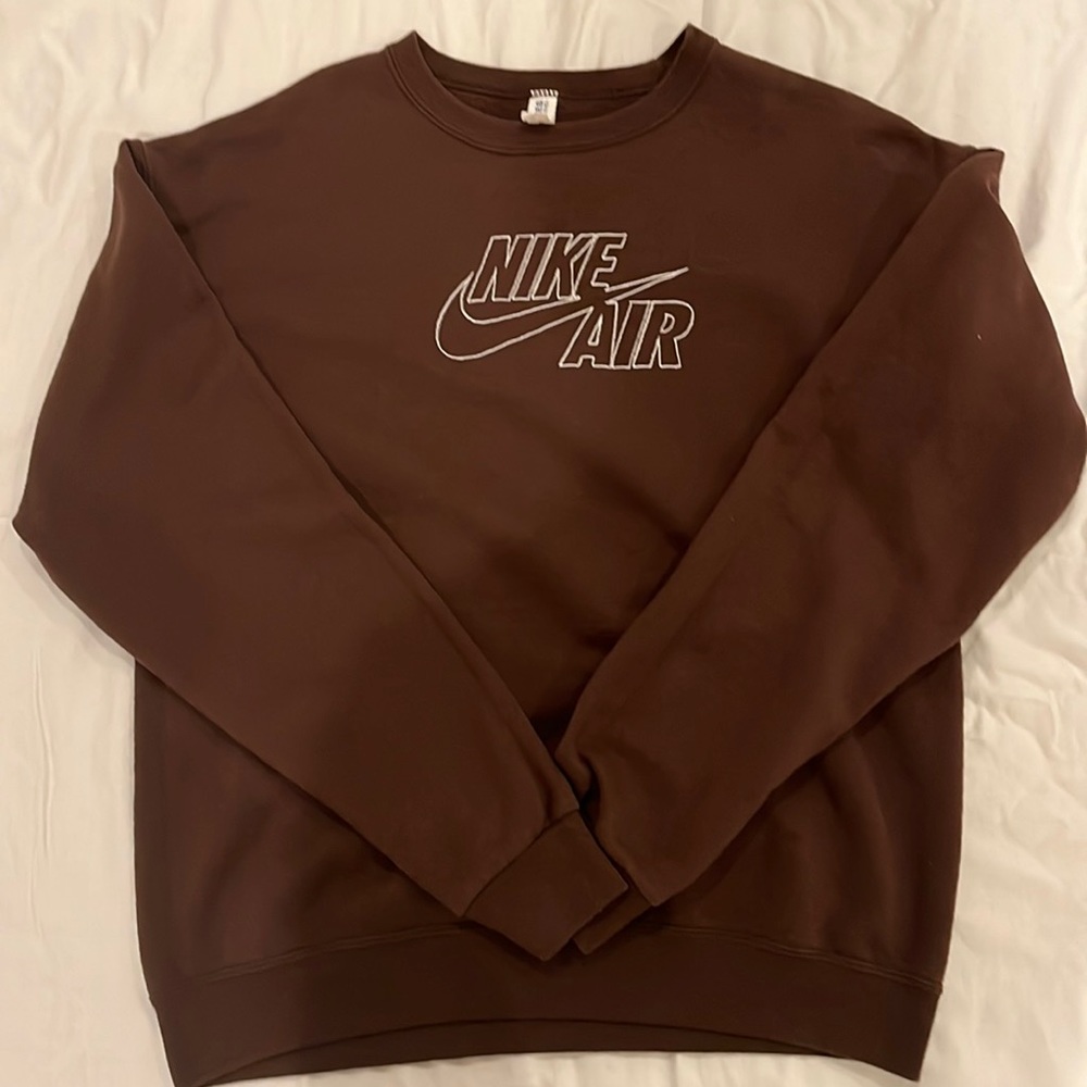 brown nike embroidered crewneck